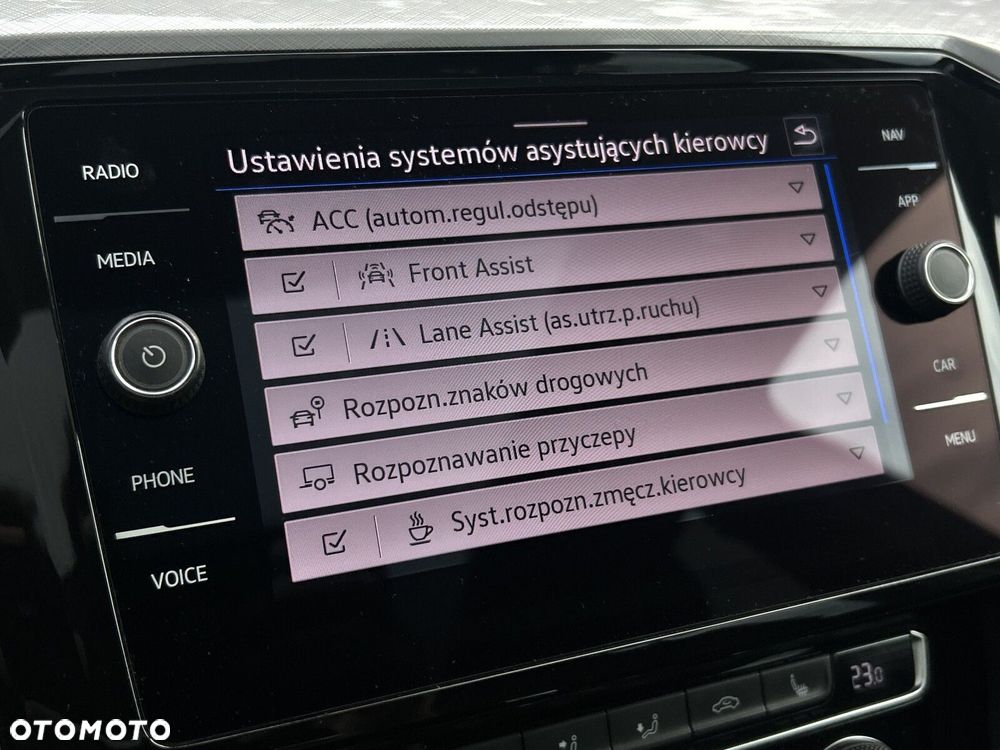 Volkswagen Passat - 32