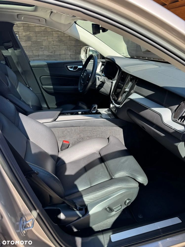 Volvo XC 60 B5 B AWD Ultra Bright - 15
