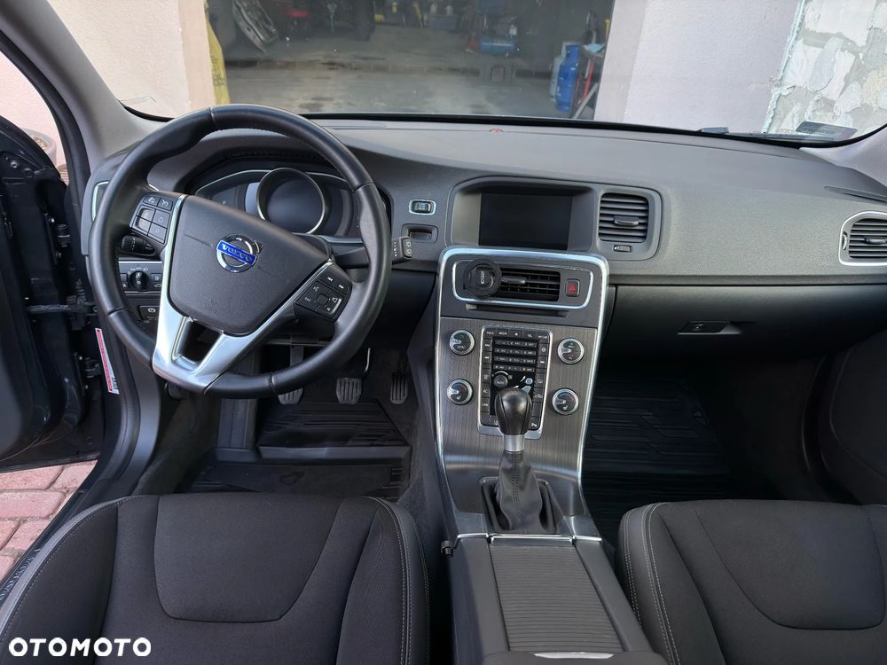 Volvo V60 T3 Momentum - 4