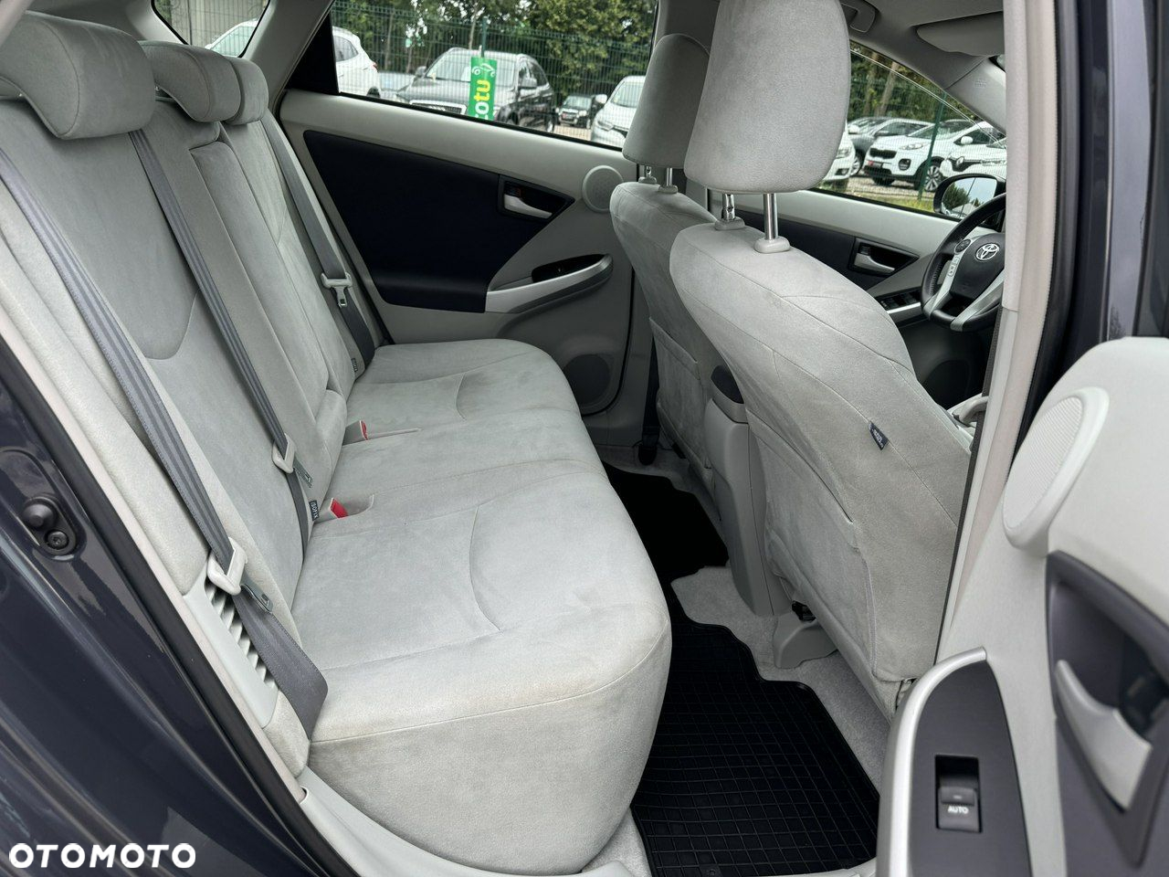 Toyota Prius 1.8 HSD Premium - 33