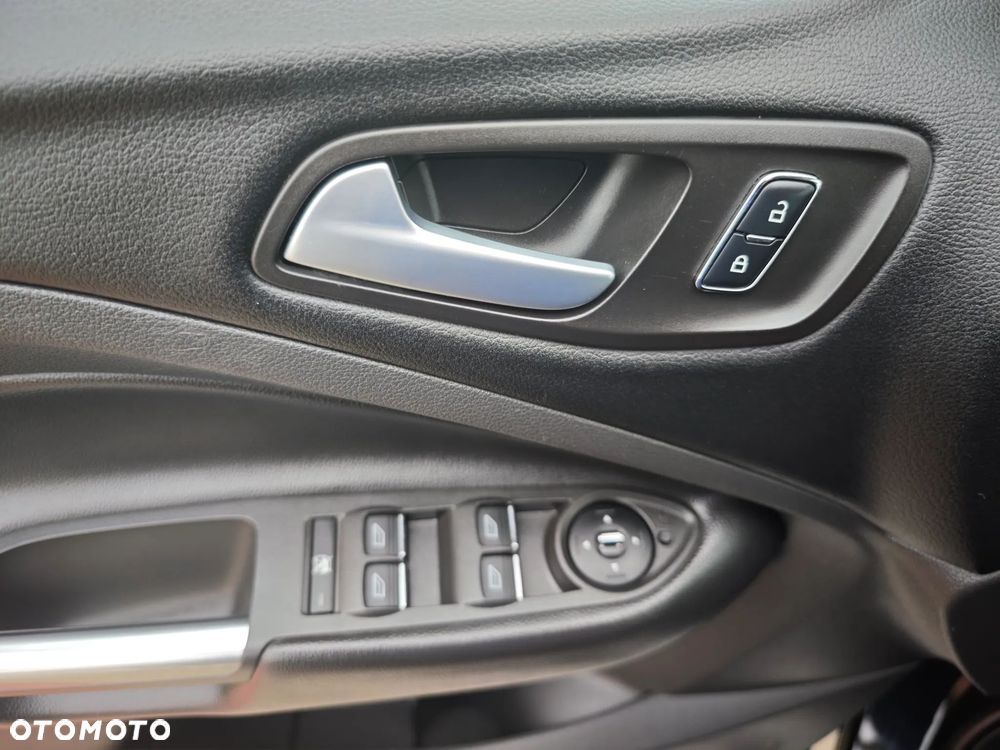 Ford Kuga 2.0 TDCi 2x4 Titanium - 19