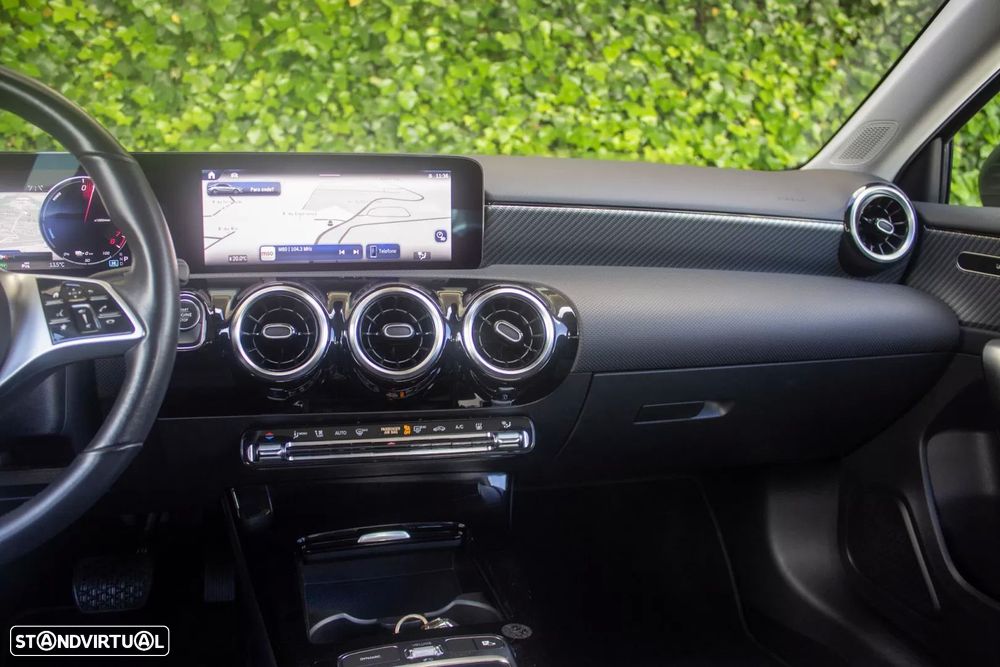 Mercedes-Benz A 250 Limousine e AMG Line - 13
