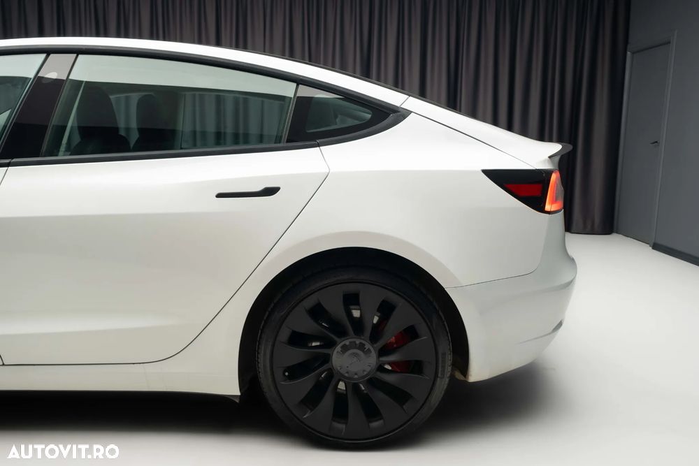 Tesla Model 3 Performance - 35