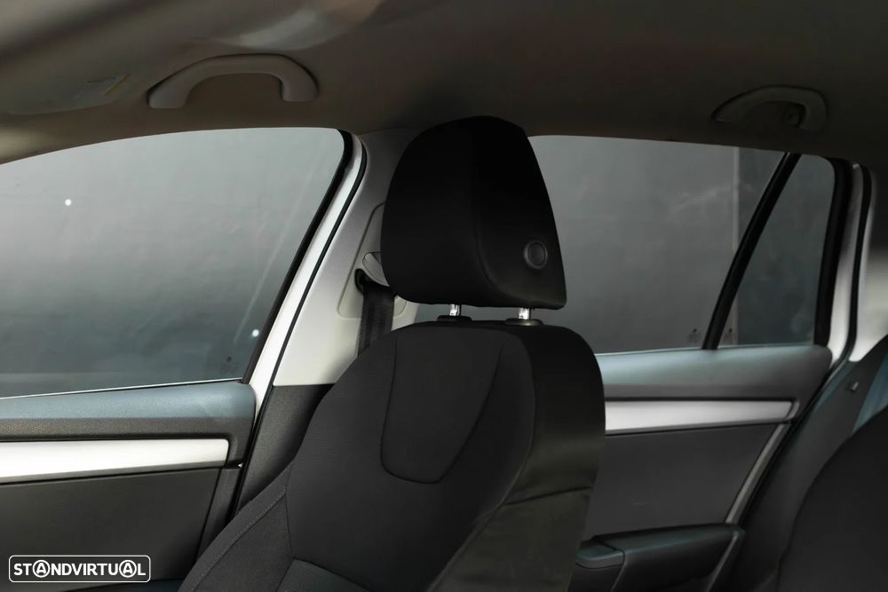 Skoda Octavia Break 1.6 TDi Sportline - 23