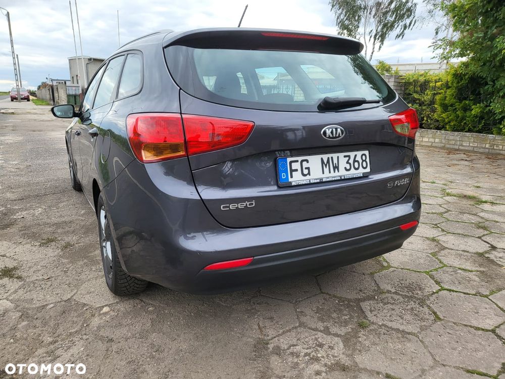 Kia Ceed - 25