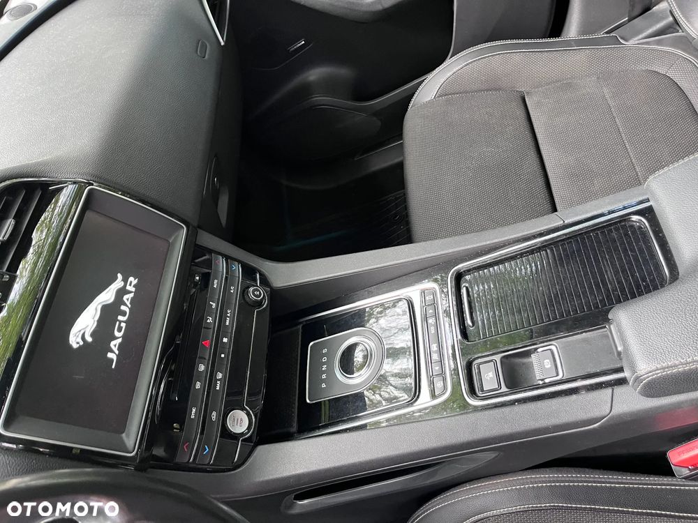 Jaguar F-Pace - 17