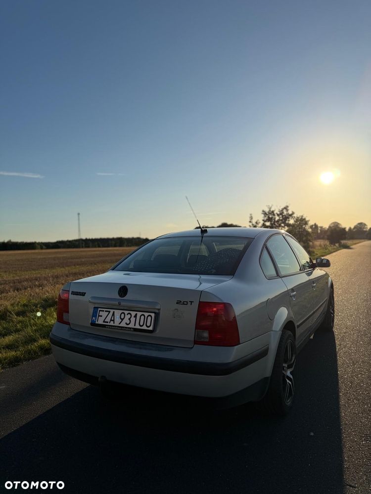 Volkswagen Passat - 2