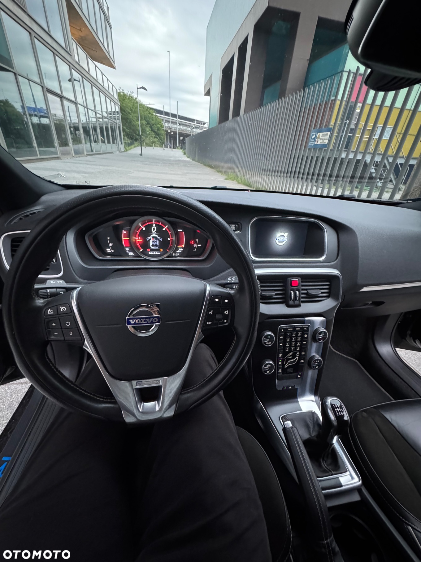 Volvo V40 D2 Drive-E R-Design Momentum - 13