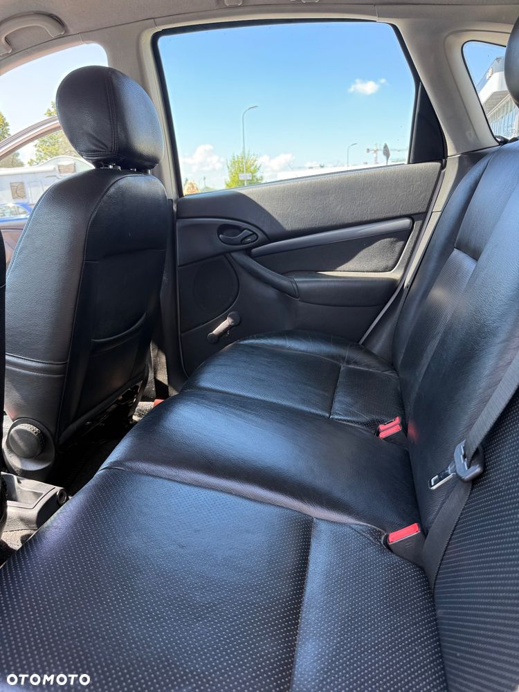 Ford Focus 1.6 Ghia - 9