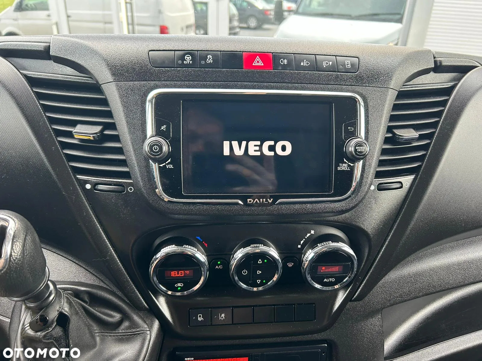 Iveco Daily 50C18 35C18 3.0 HPI Skrzynia 6,2m **KLIMA**NAVI**NA BLIŹNIAKACH**Wzmocniony**Niski przebieg** - 15