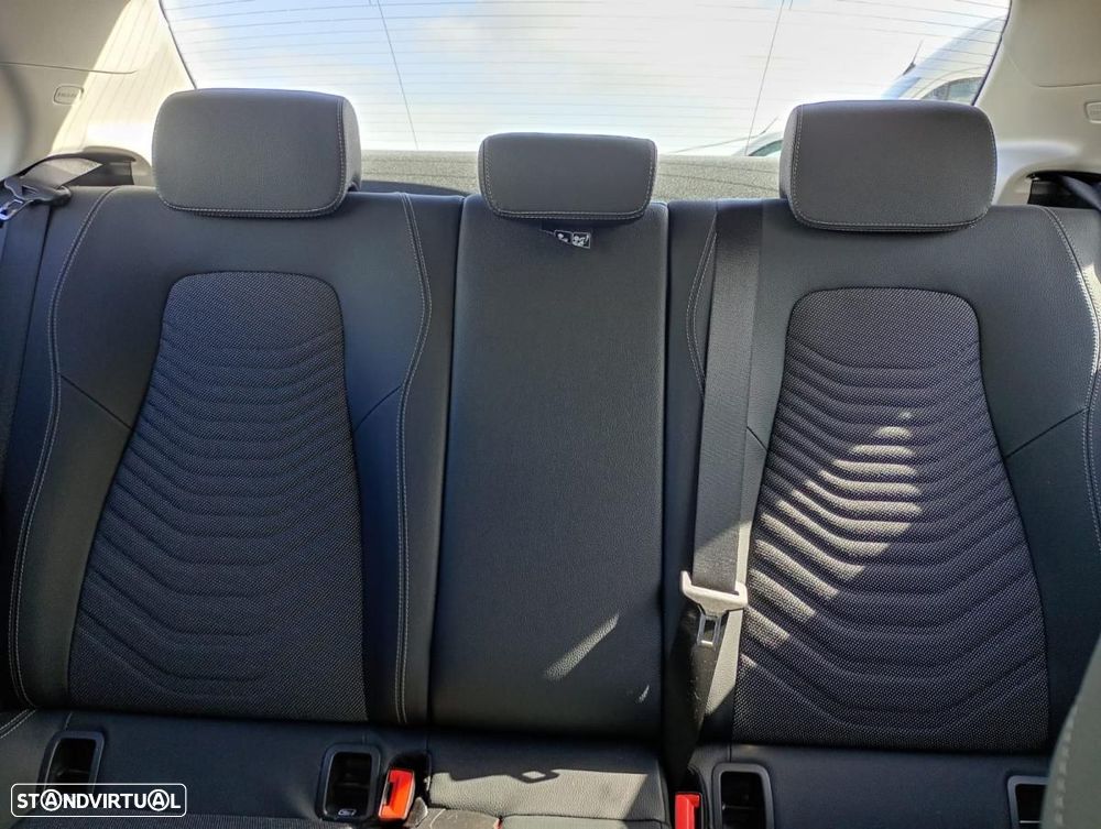 Mercedes-Benz A 250 Limousine e 8G-DCT - 17
