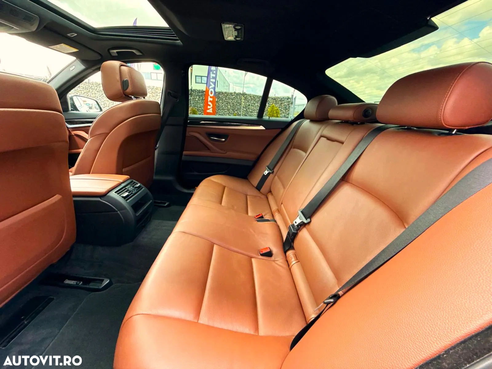 BMW Seria 5 520d - 24