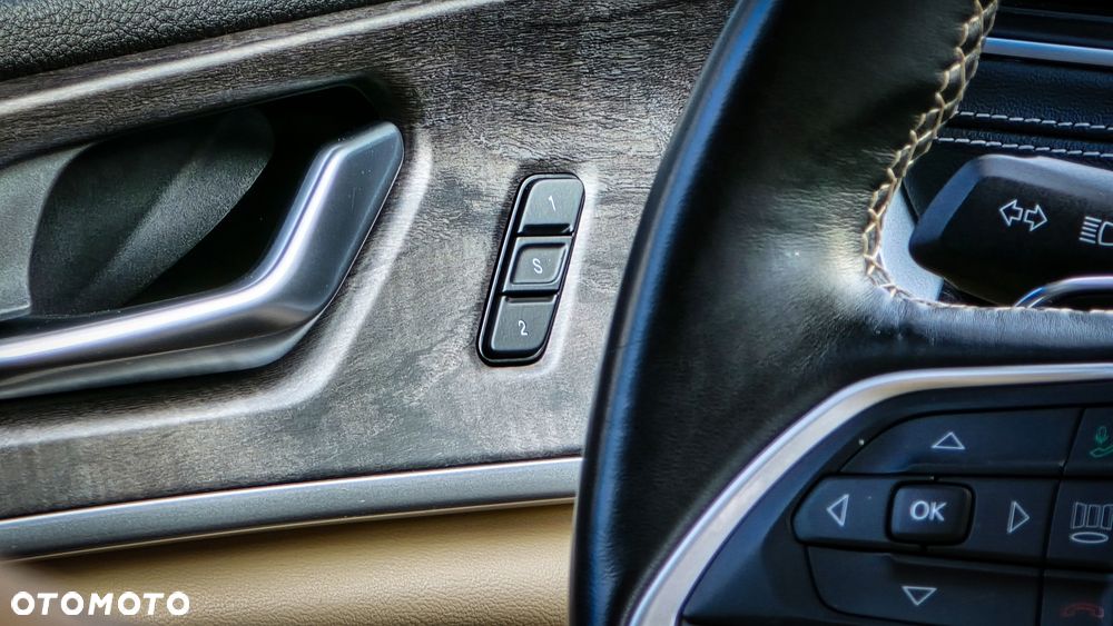 Jeep Grand Cherokee - 21