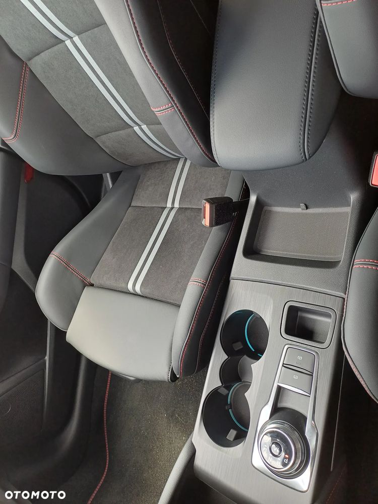 Ford Focus 2.3 EcoBoost ST X - 27