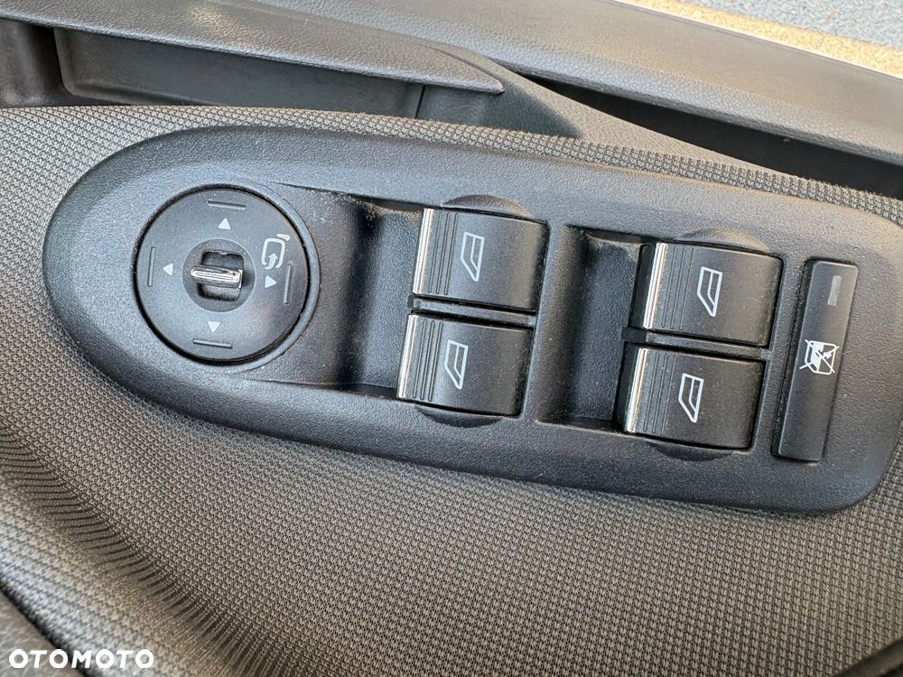 Ford Kuga 2.0 TDCi 2x4 Titanium - 24