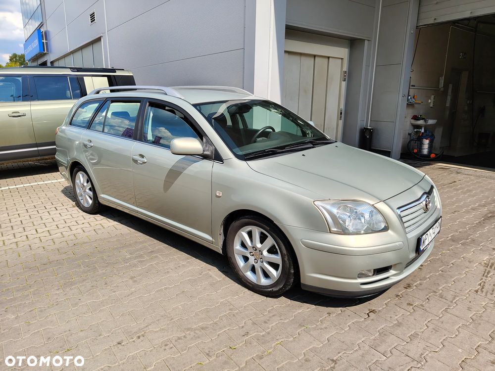Toyota Avensis - 2