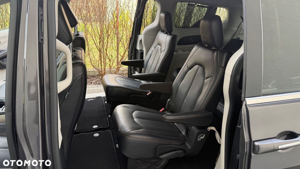 Chrysler Pacifica - 8