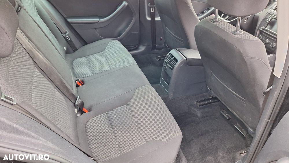 Volkswagen Jetta 2.0 TDI Comfortline - 14