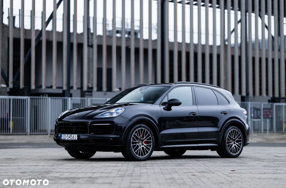 Porsche Cayenne - 1