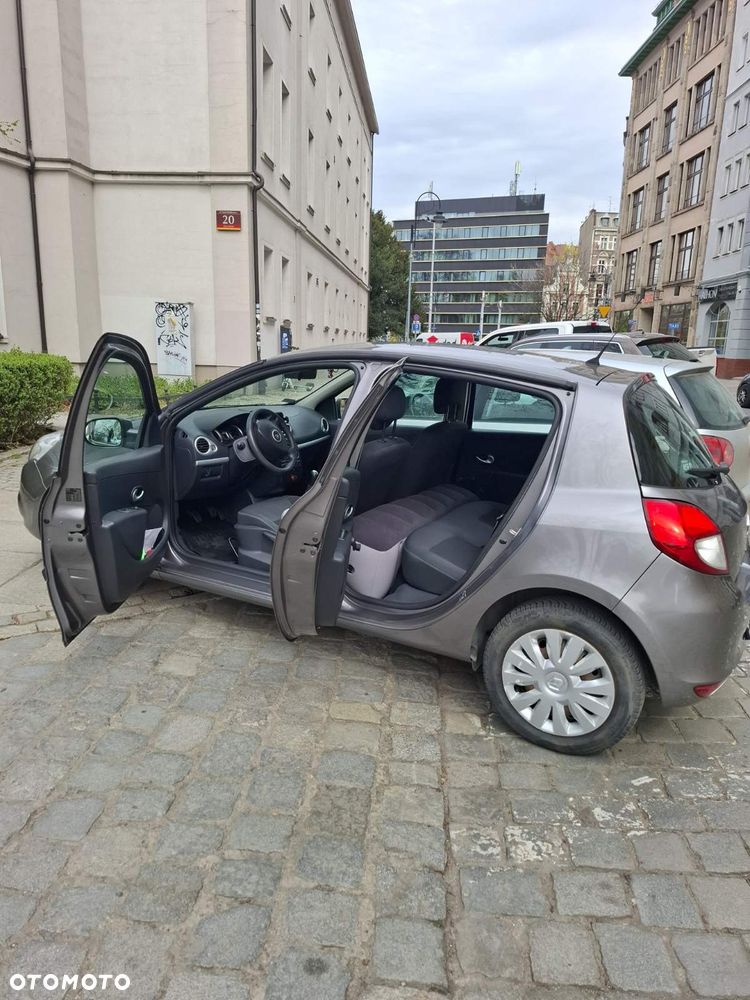 Renault Clio 1.5 dCi Authentique - 11