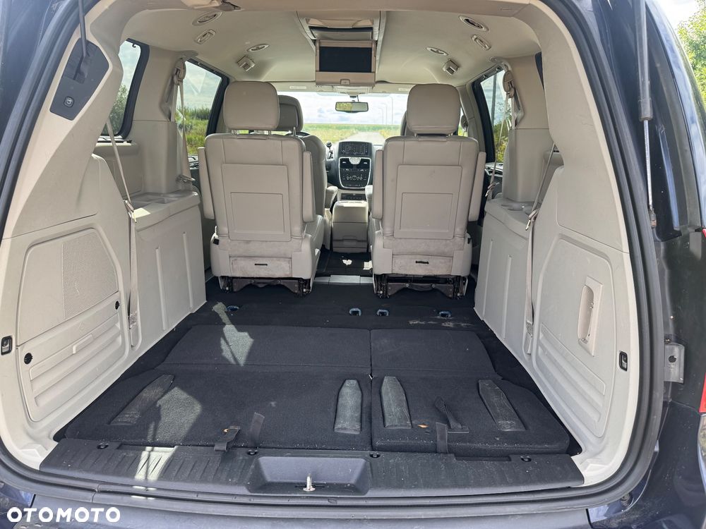 Chrysler Town & Country 3.6 Limited - 23