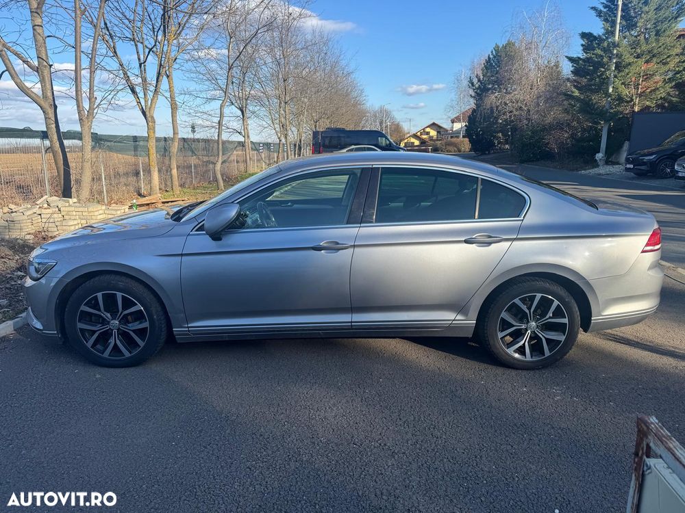 Volkswagen Passat - 1