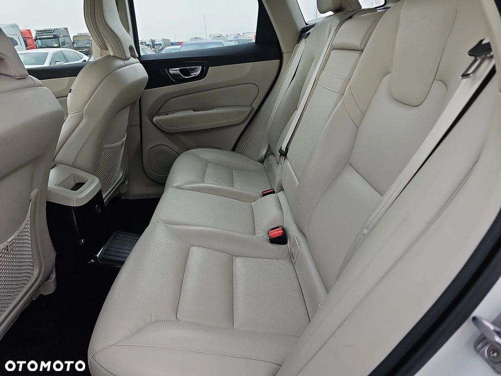 Volvo XC 60 T8 Plug-In Hybrid AWD Inscription - 12