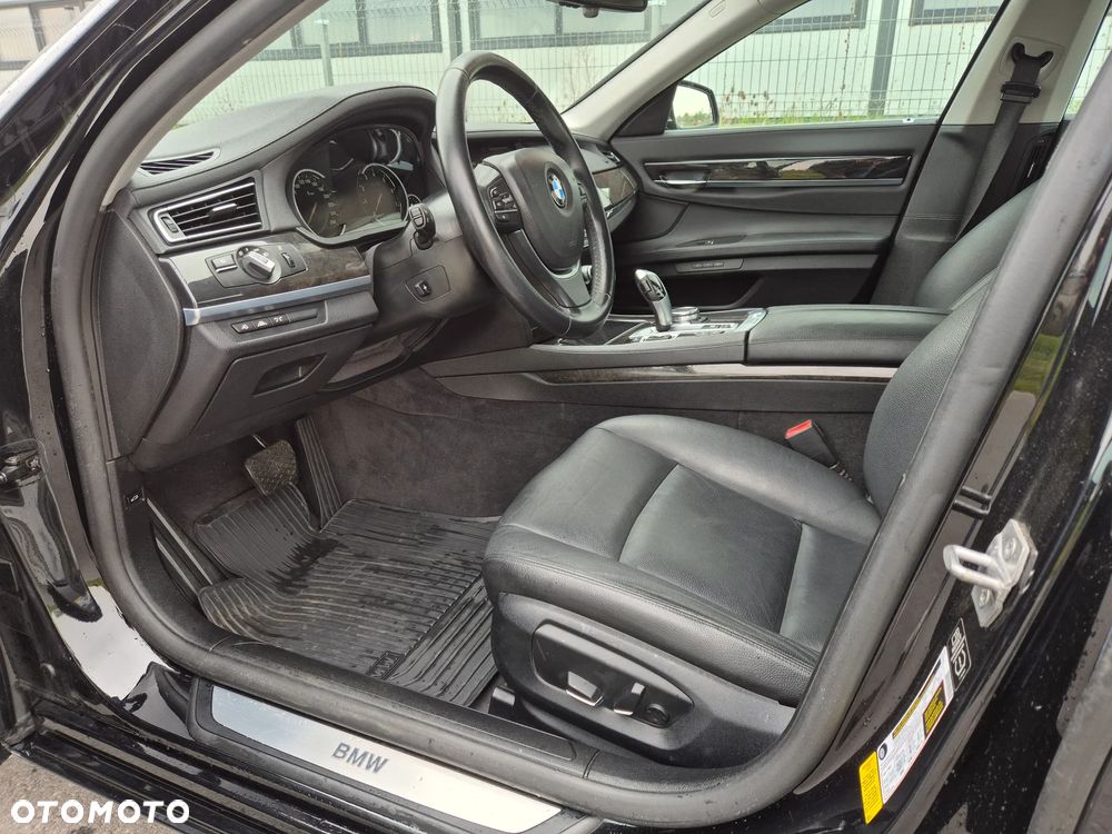 BMW Seria 7 740Li - 20