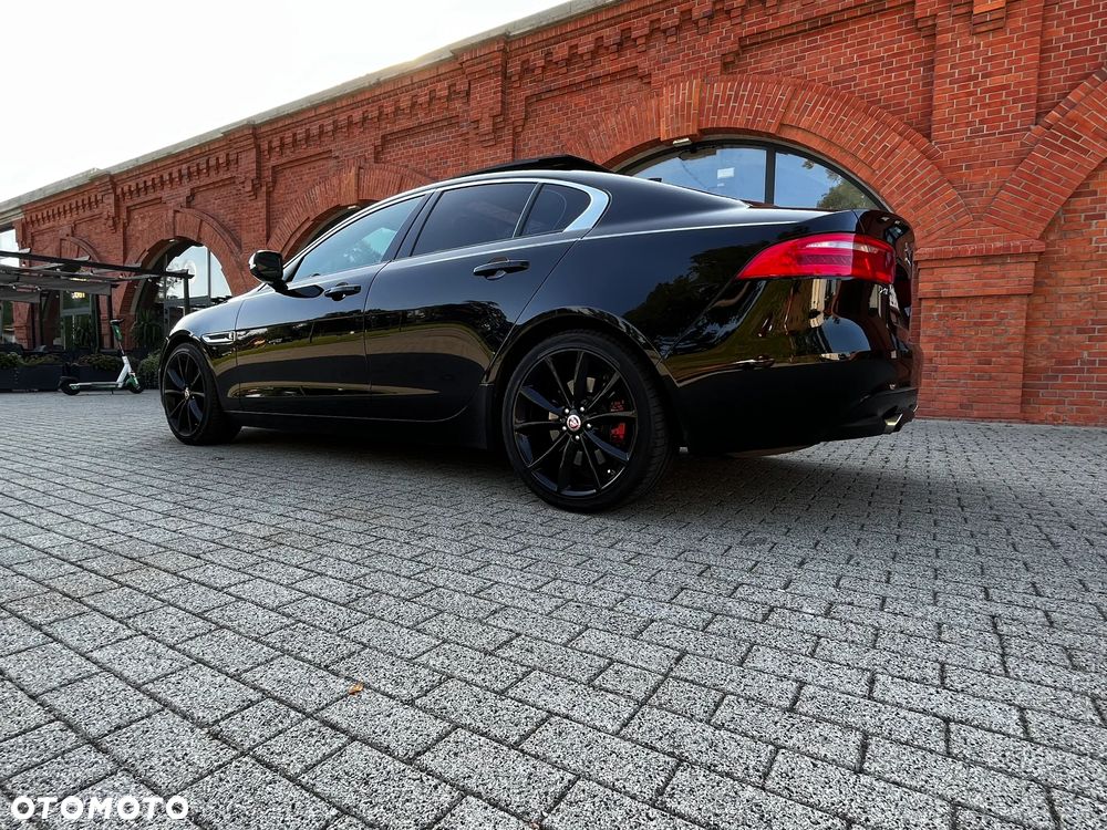 Jaguar XE 25t Prestige - 7