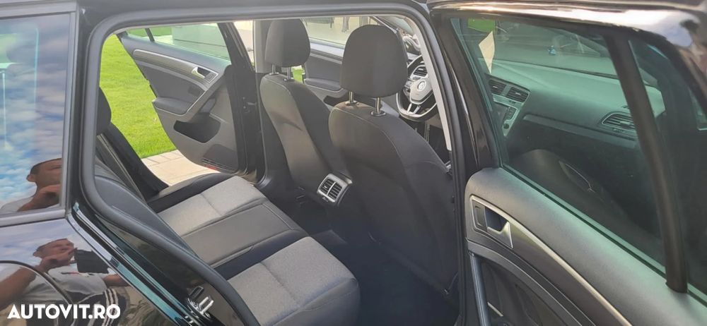 Volkswagen Golf - 11