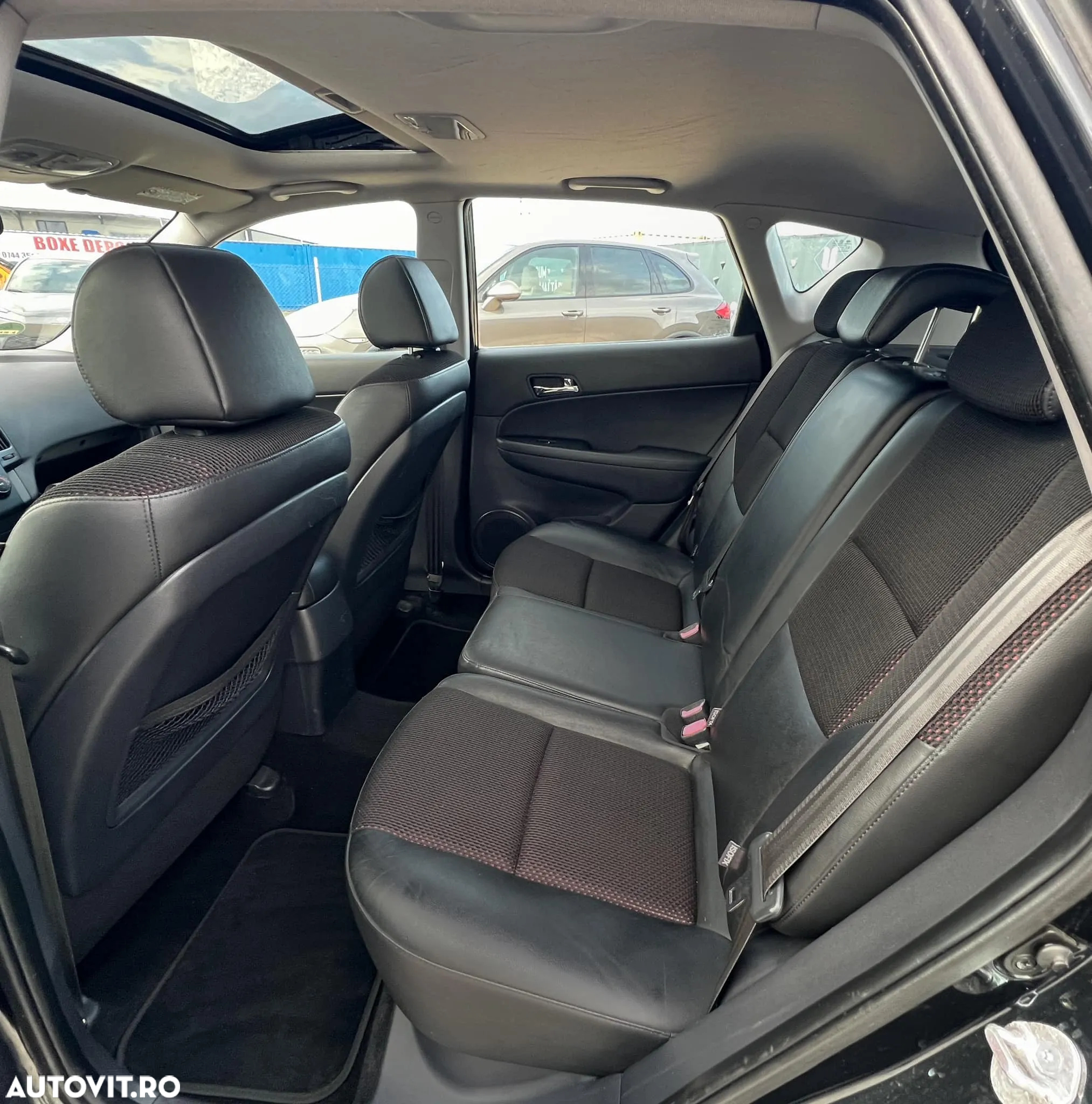 Hyundai i30 1.6 CRDi CLASSIC - 5