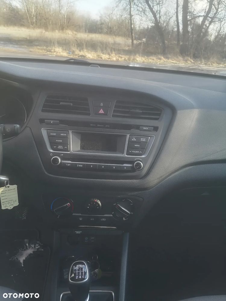 Hyundai i20 1.1 CRDi - 8