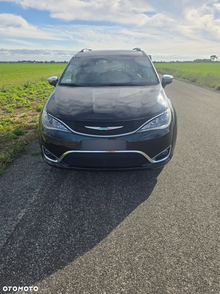 Chrysler Pacifica - 1