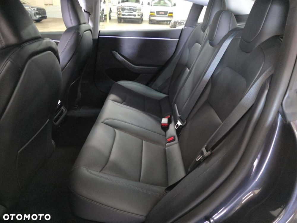 Tesla Model 3 - 7
