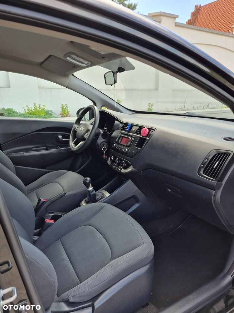 Kia Rio - 11