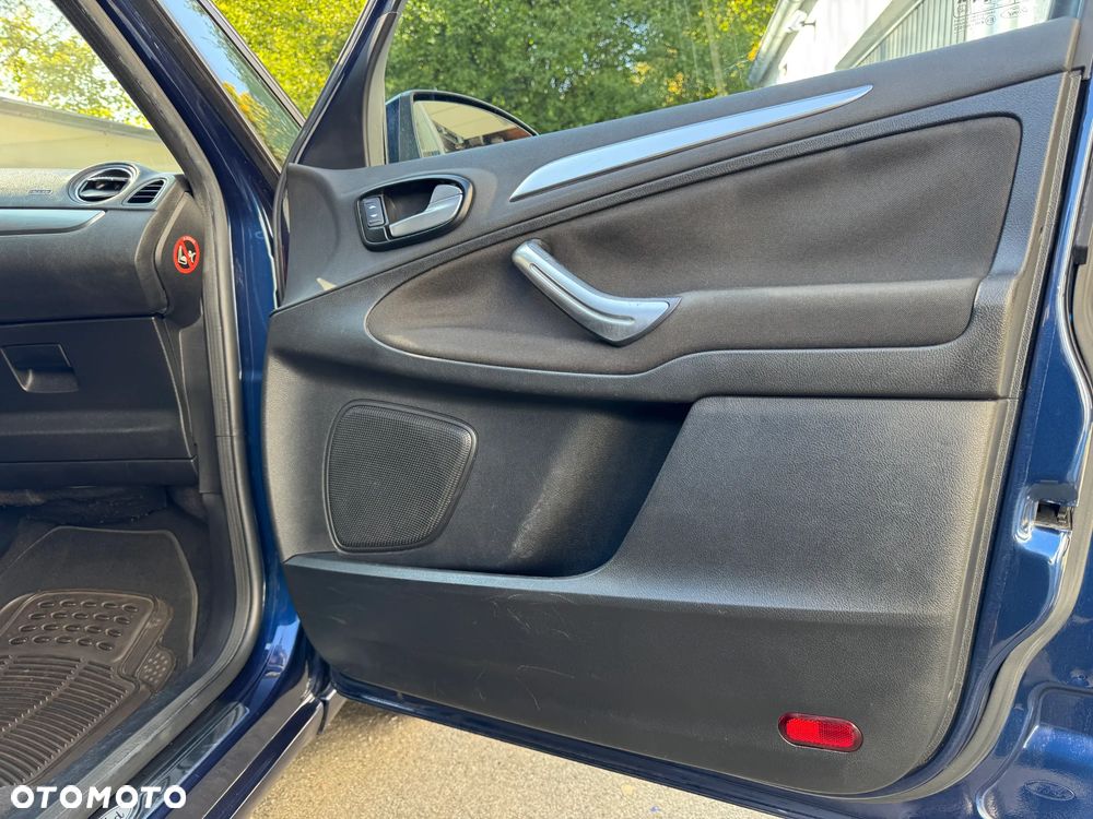 Ford S-Max - 17