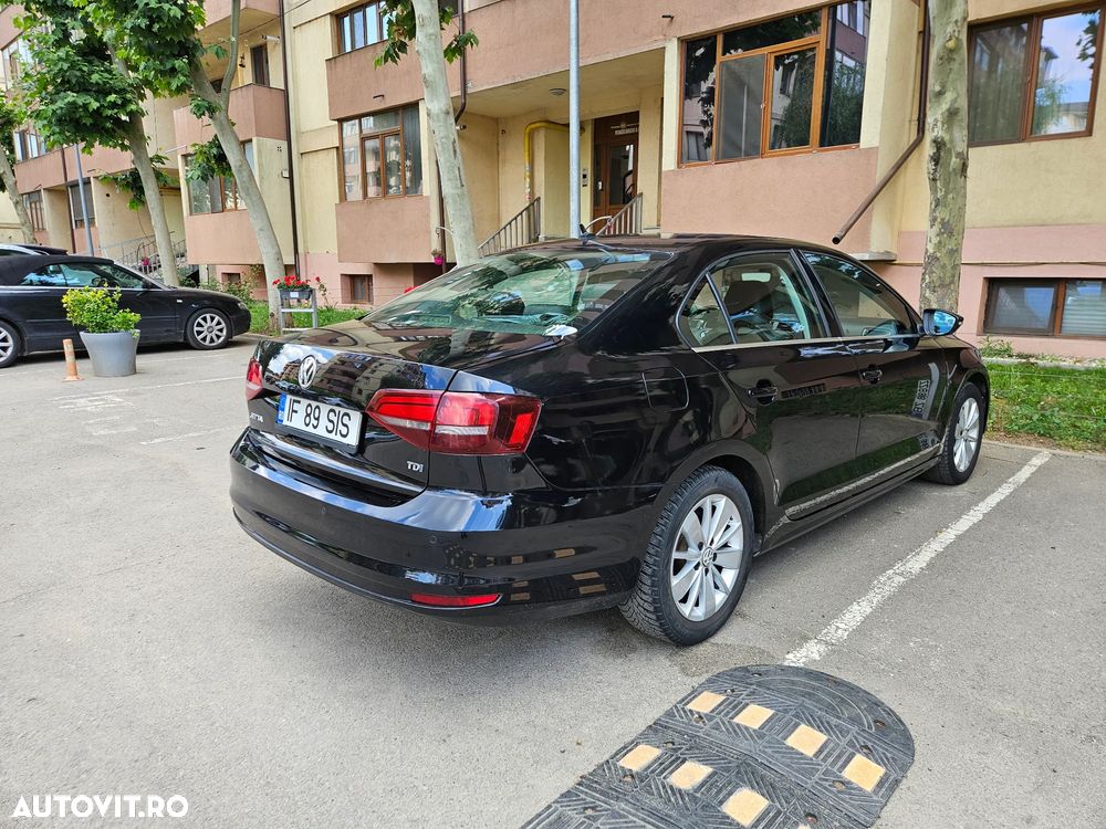 Volkswagen Jetta 2.0 TDI DSG Comfortline - 3