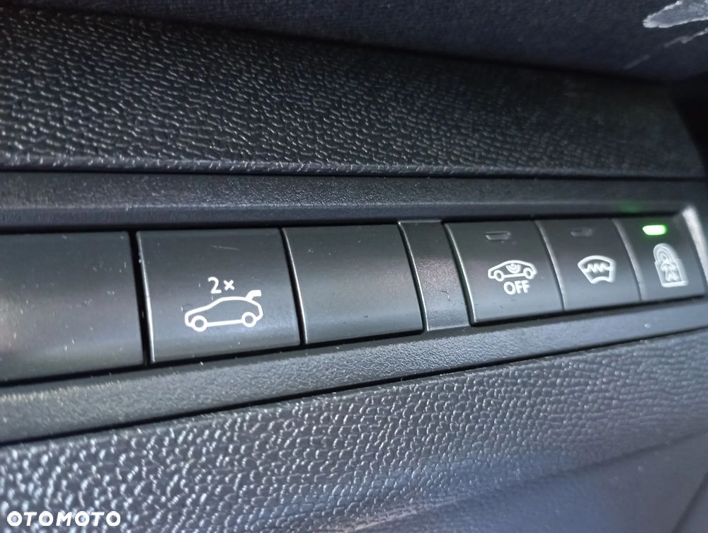 Peugeot 5008 1.6 PureTech Allure S&S EAT8 - 29