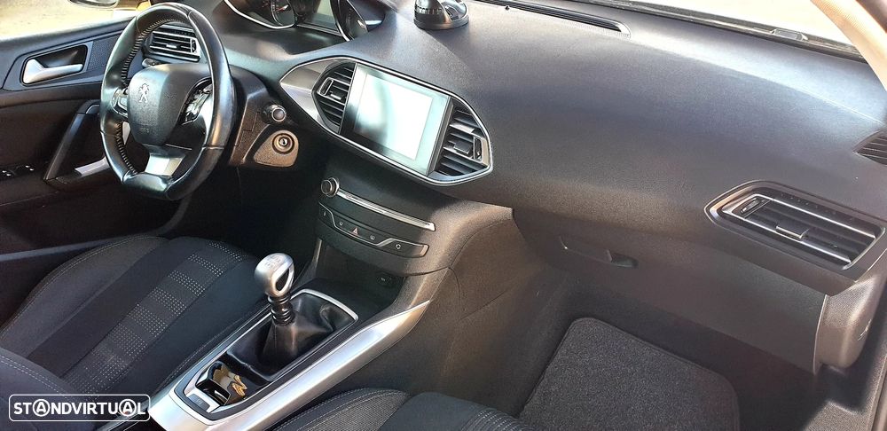 Peugeot 308 1.2 PureTech Allure - 11
