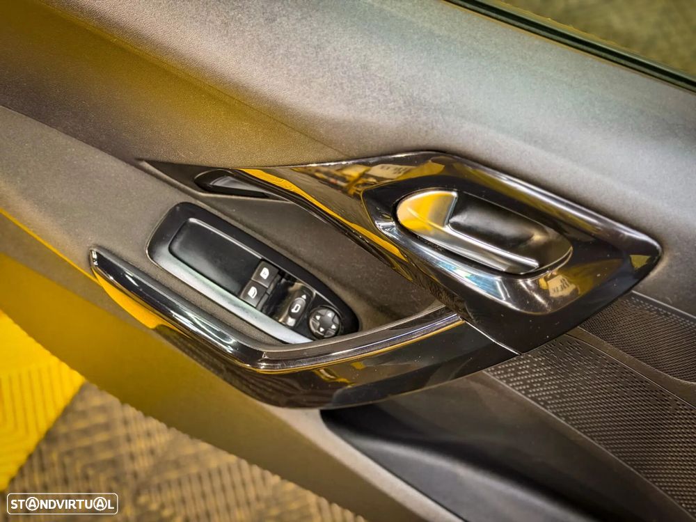 Peugeot 208 1.6 e-HDi SE Style - 40