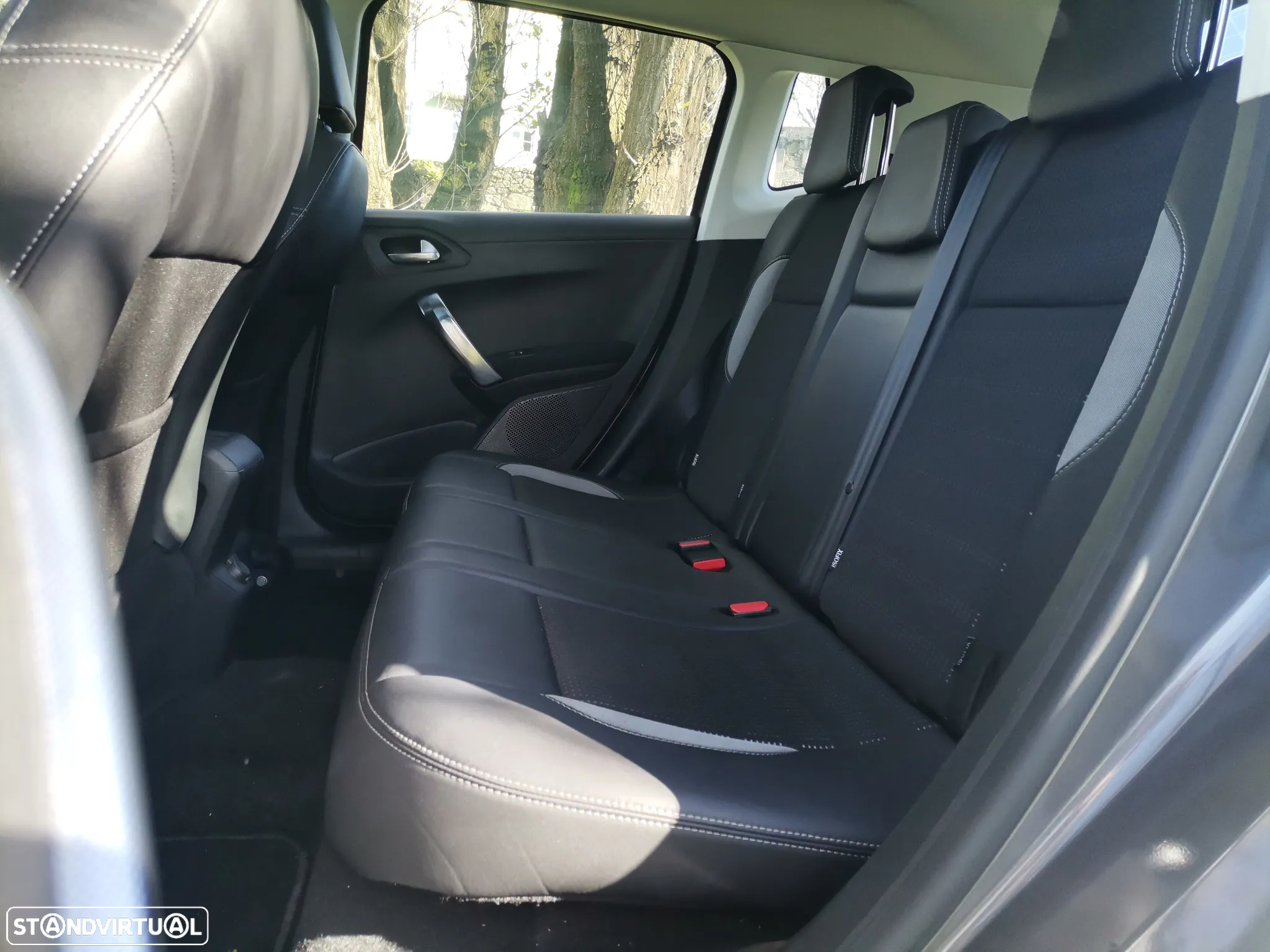 Peugeot 2008 1.6 e-HDi Allure 2-Tronic - 4
