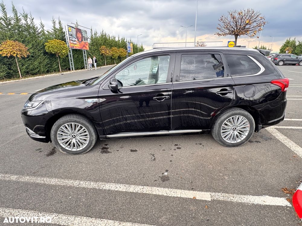 Mitsubishi Outlander 2.4 4WD Plug-In Hybrid - 12