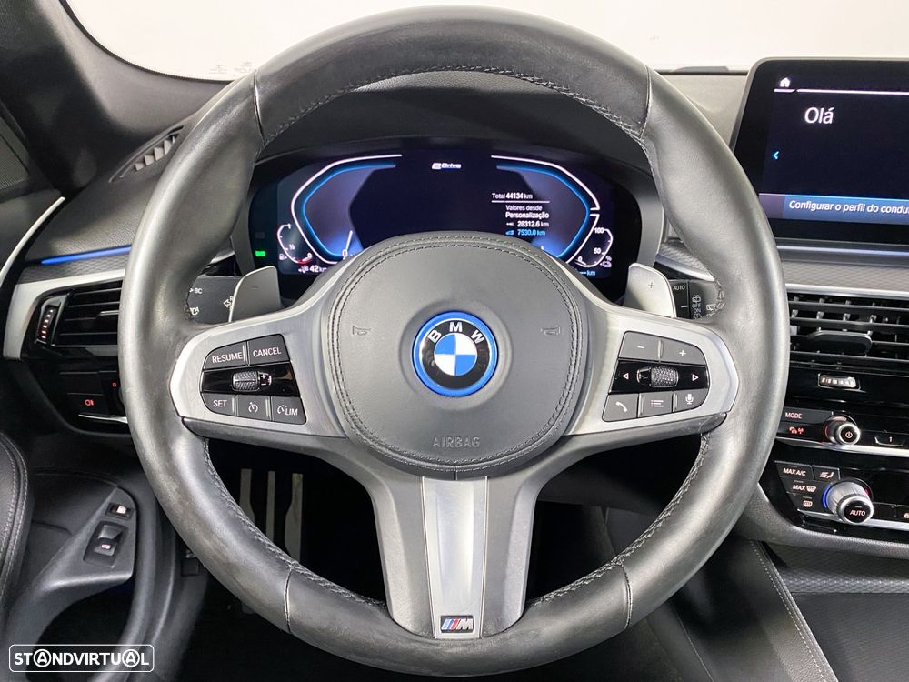 BMW 530 e Pack Desportivo M - 11