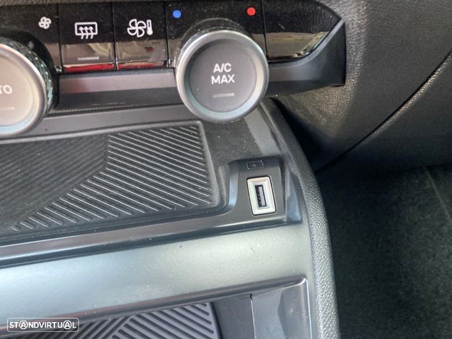 Citroën C4 1.2 PureTech Shine - 26