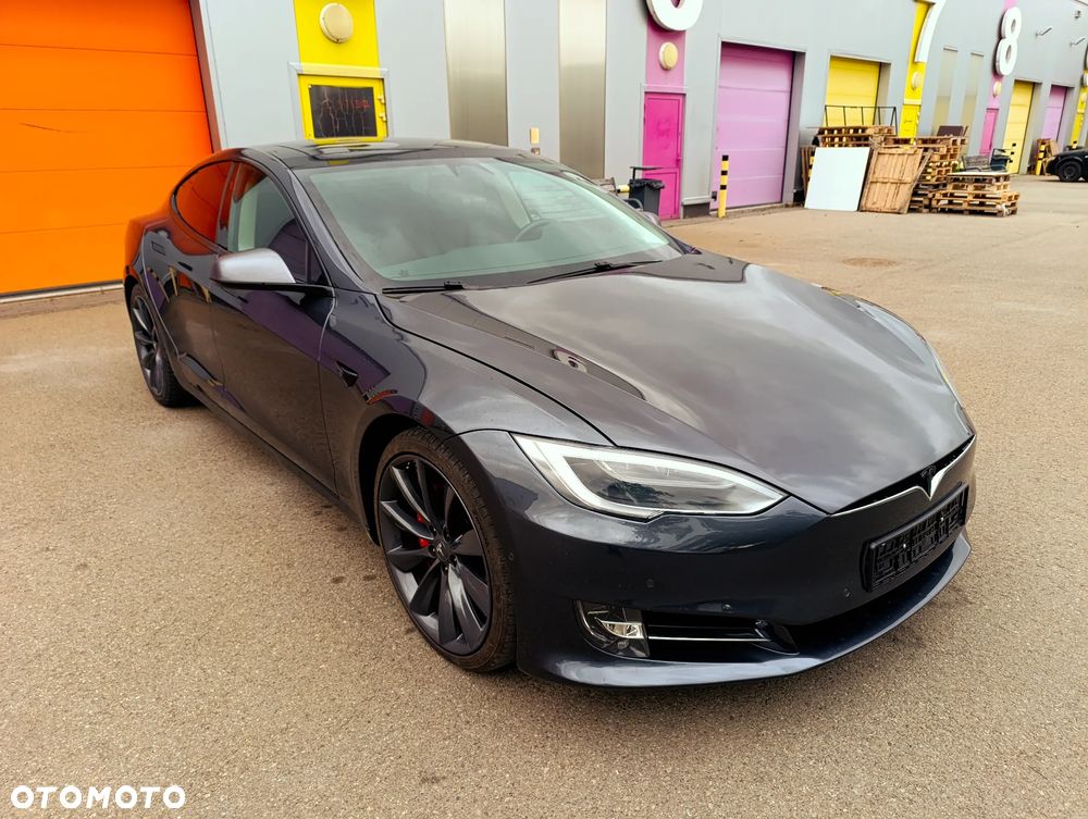 Tesla Model S - 10