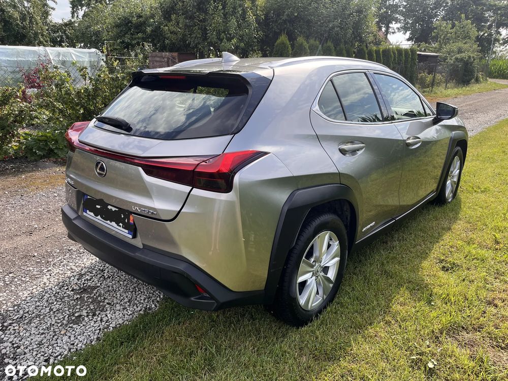 Lexus UX - 4