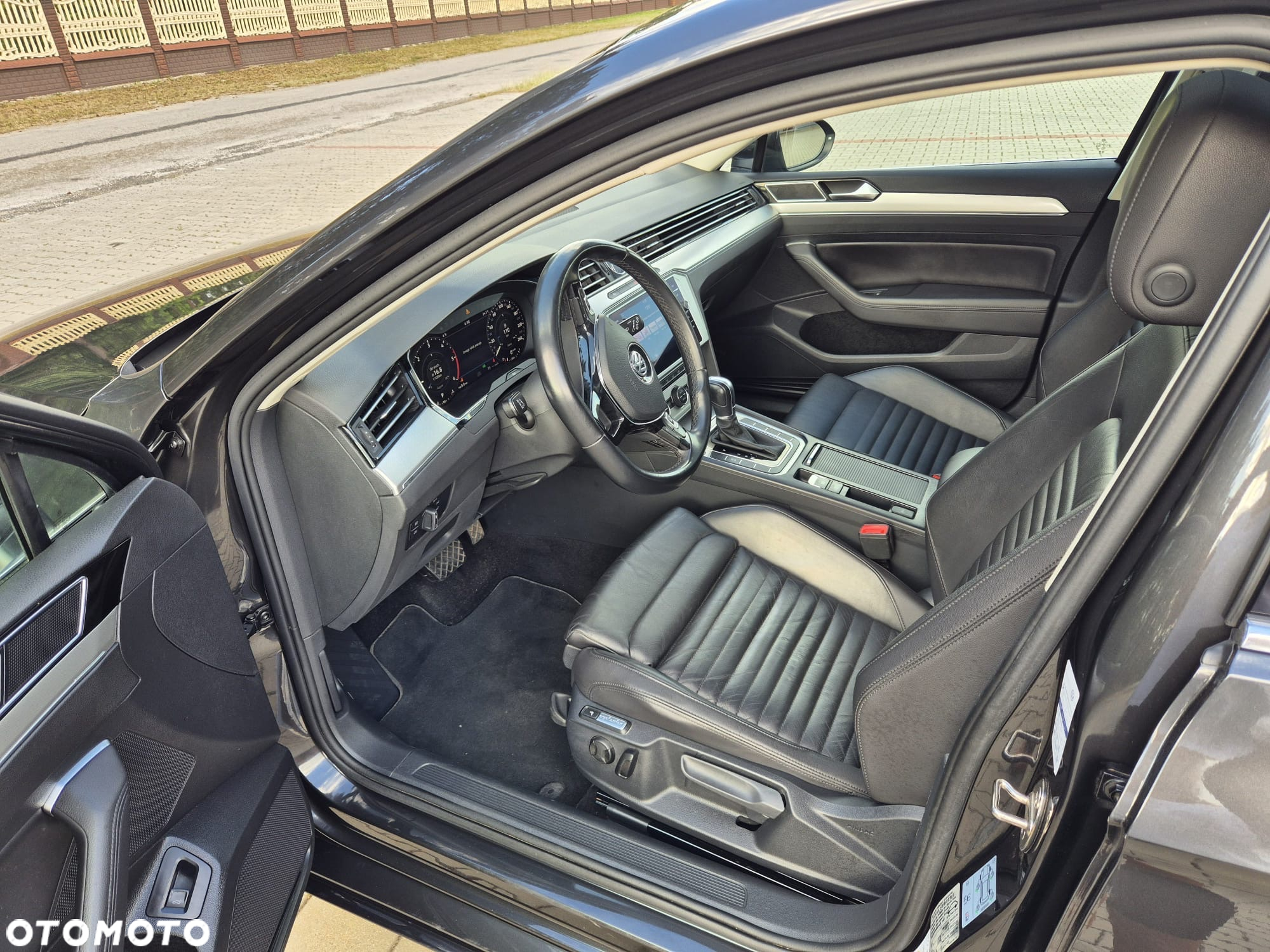 Volkswagen Passat Variant 2.0 TDI SCR DSG Highline - 34