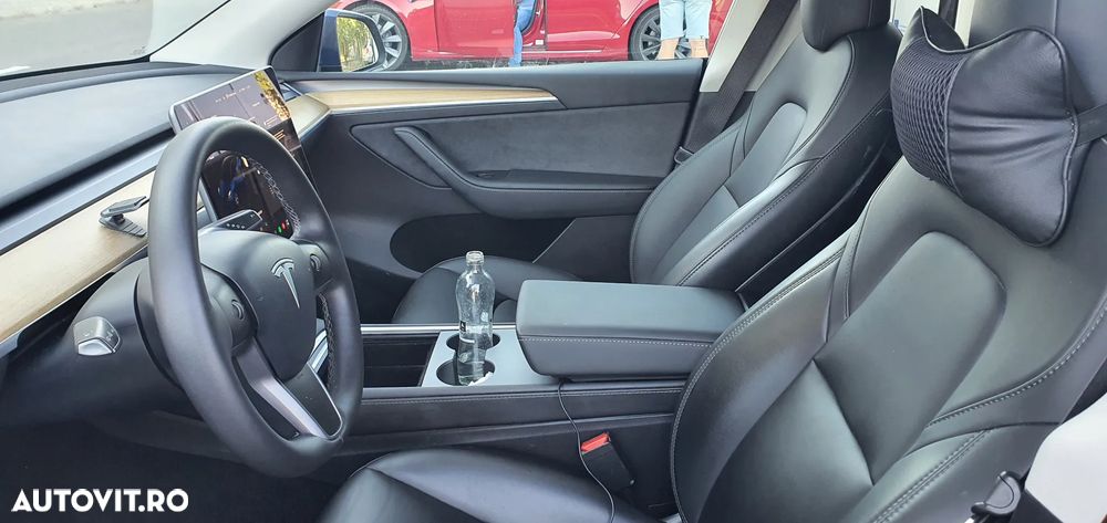 Tesla Model Y - 7
