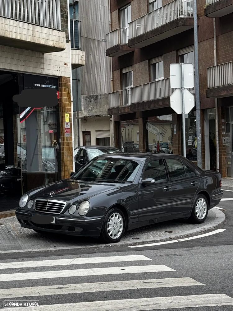 Mercedes-Benz E 220 - 1