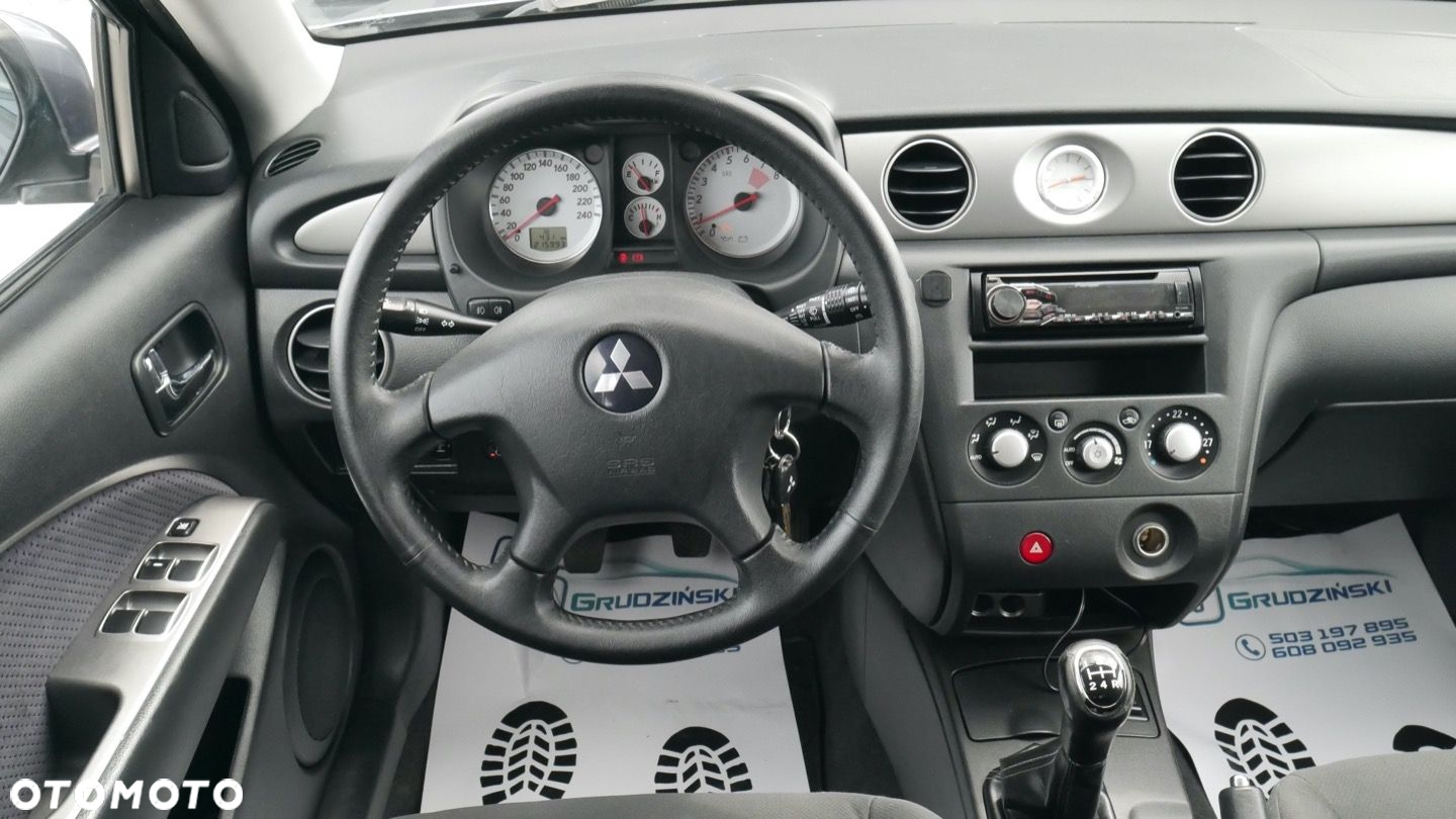Mitsubishi Outlander - 8